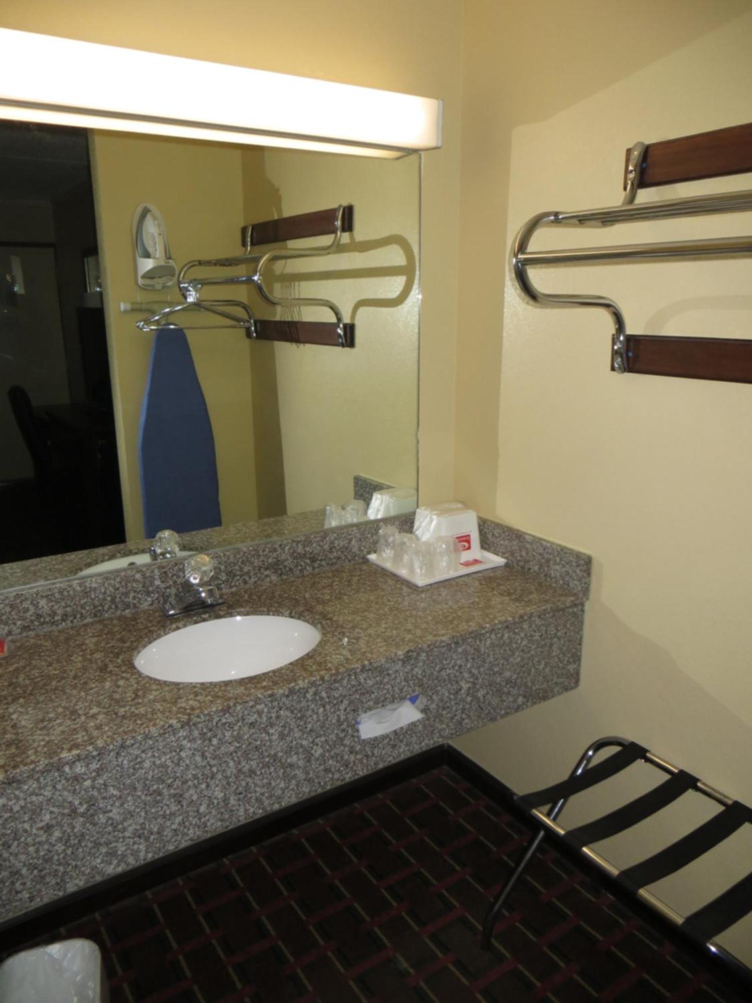 Econo Lodge Lenoir City Room photo